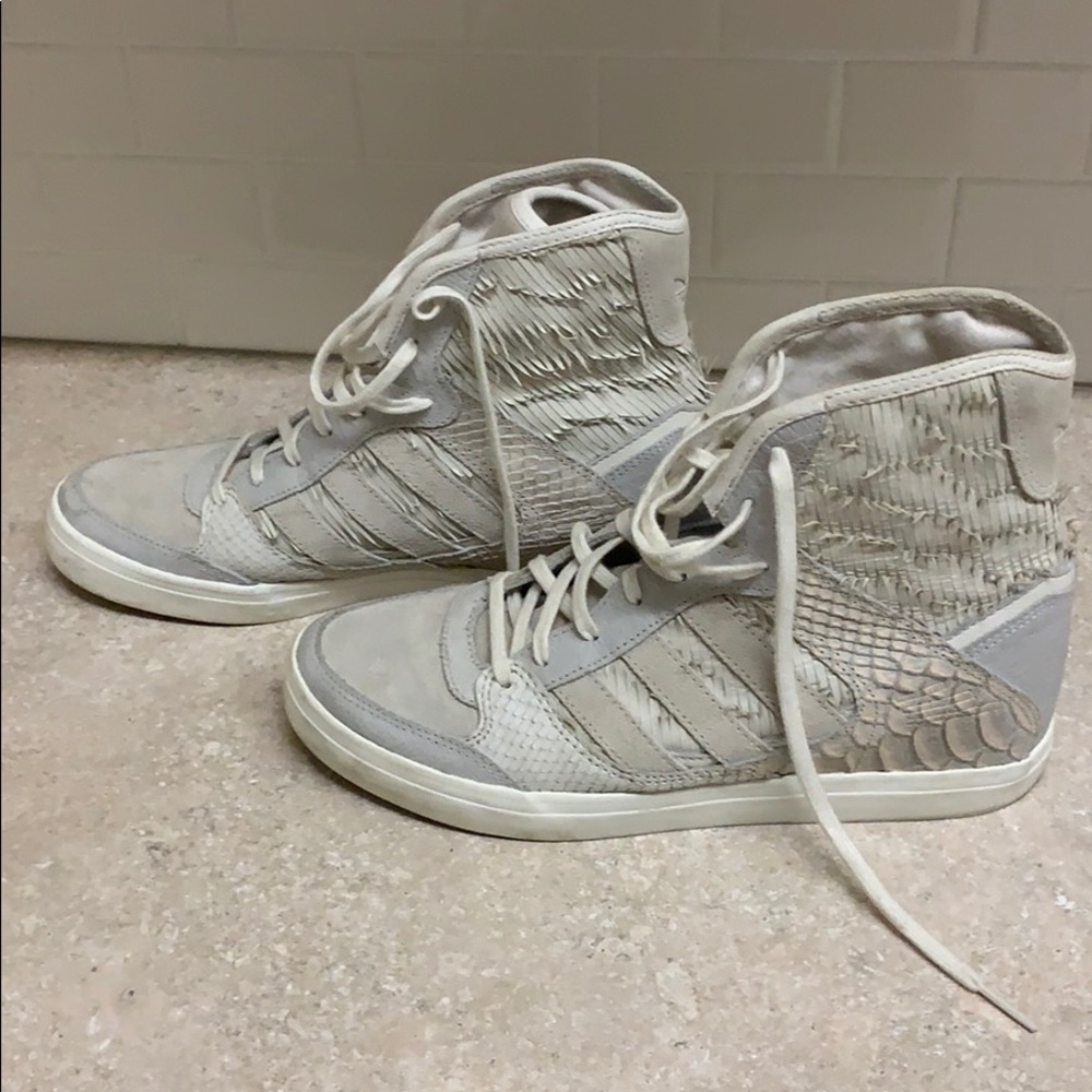 Woman’s adidas wedge sneakers sz 8.5 light gray